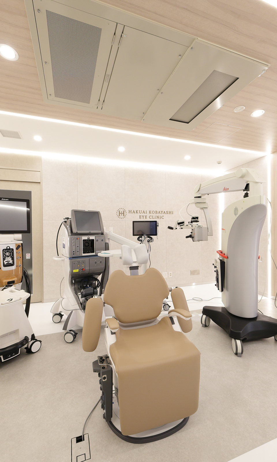 最新の医療機器による体に負担の少ない日帰り白内障手術